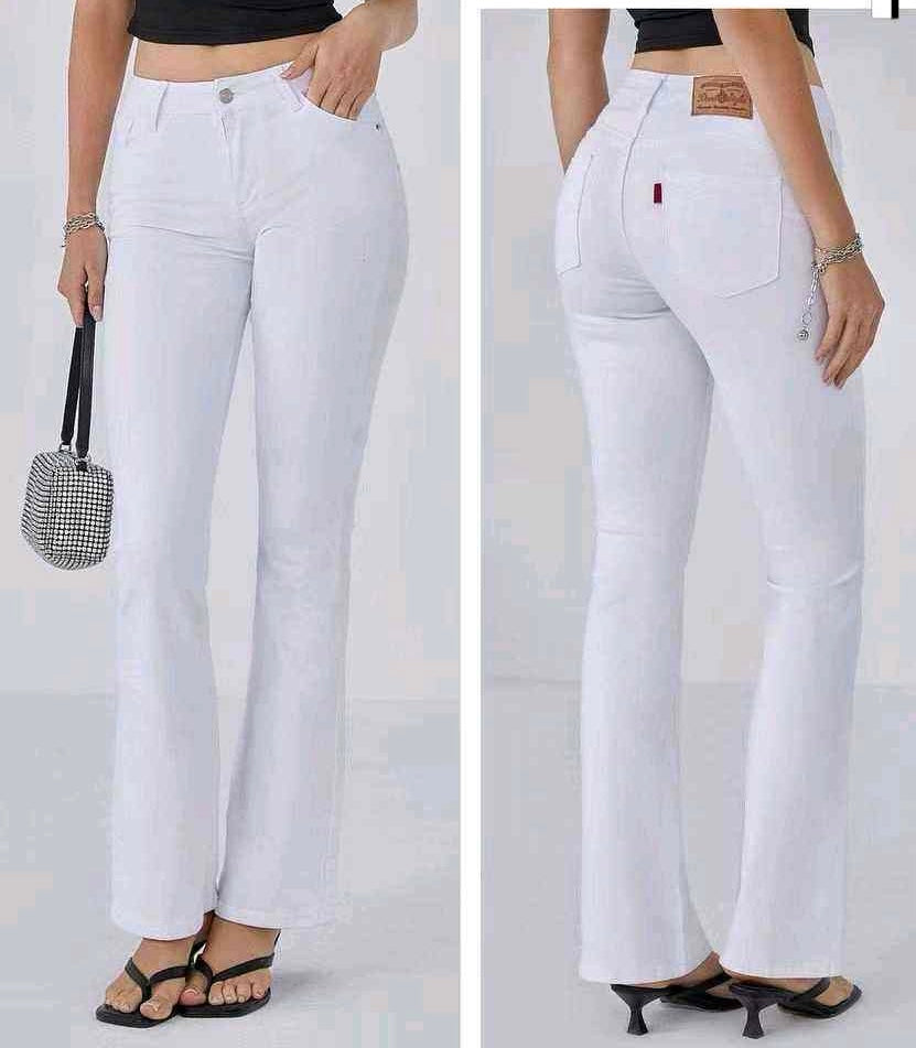 VOGUE-jeans a zampa